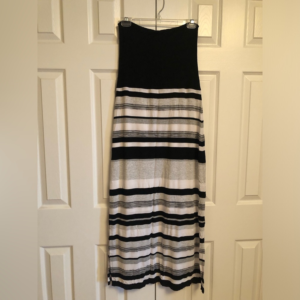 Black and White Sleeveless Maxi Dress